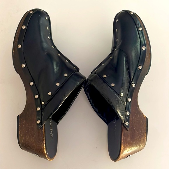 Worn in Vintage Michael Kors clogs back at hottest fall 2023 trends - Picture 3 of 6